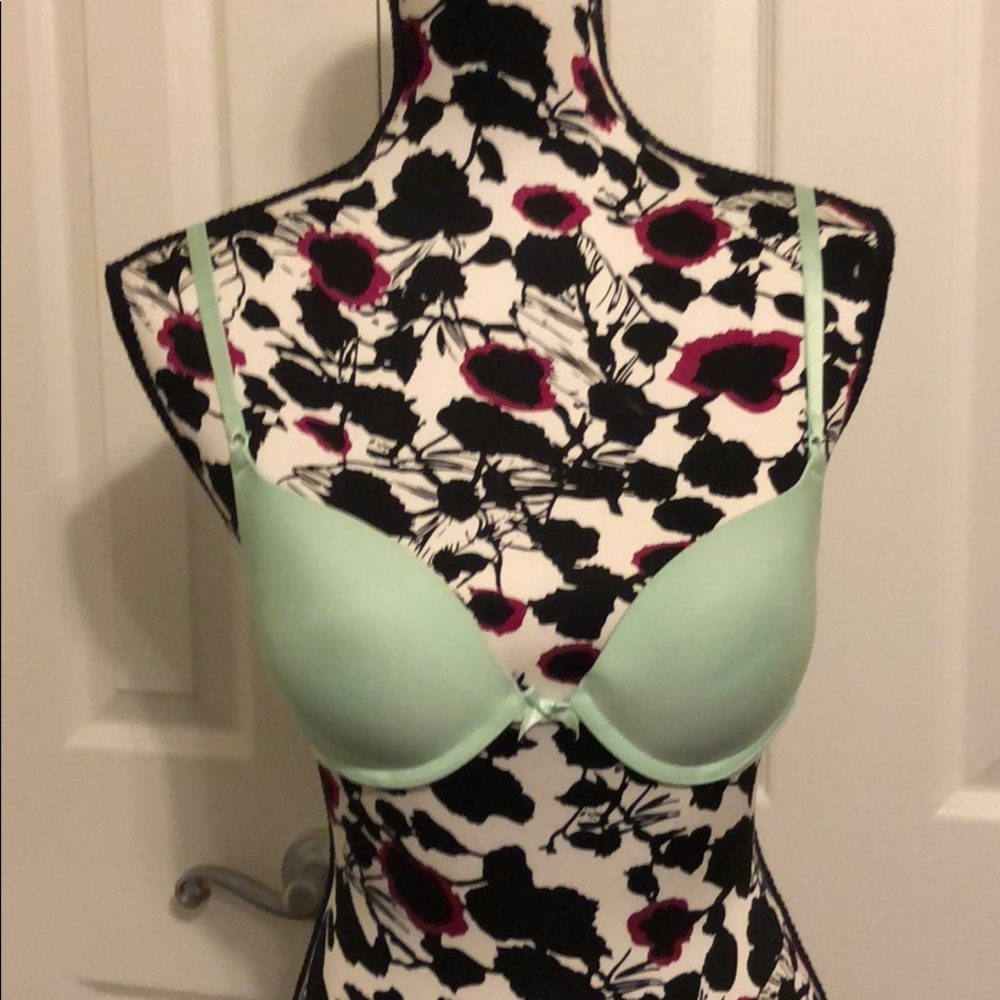 Victorious secret meant green 34 B push up bra!🤪